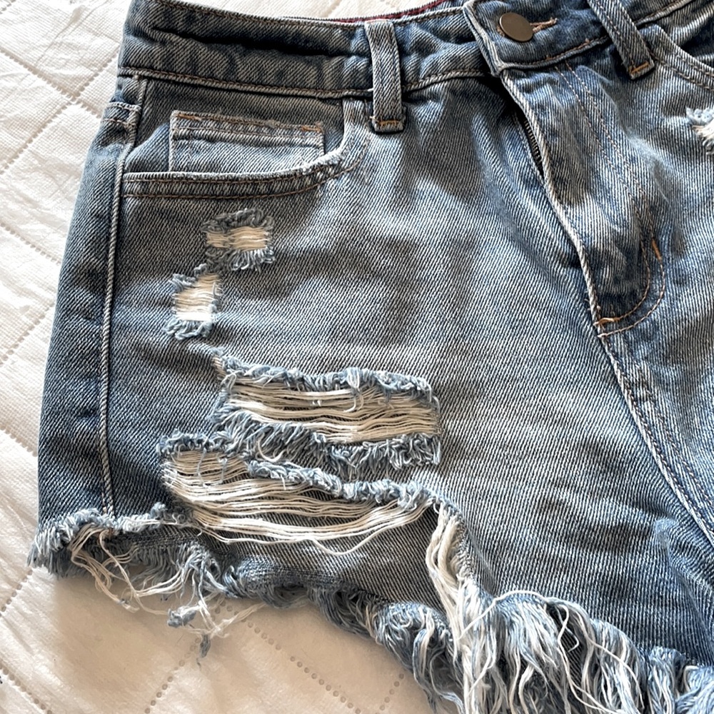 Super-Flattering Fashion Nova HR distress shorts - Picture 4 of 10